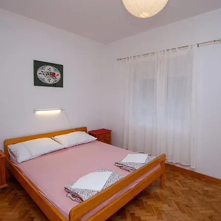 Apartment Beachfront Pag